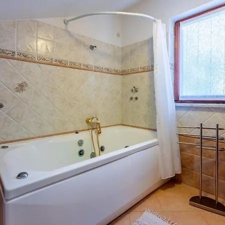 Mavero Apartment Banjole